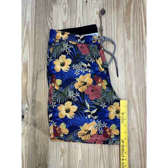 UZZI Floral men s running/swimming shorts size XL - Picture 7 of 7